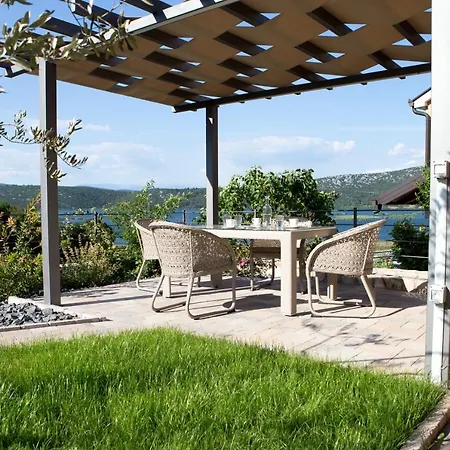 Kamena Kuca Hutovo Blato *