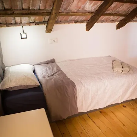 Kamena Kuca Hutovo Blato *