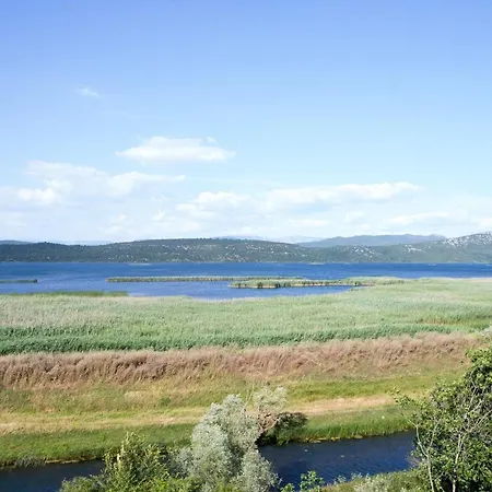 Kamena Kuca Hutovo Blato